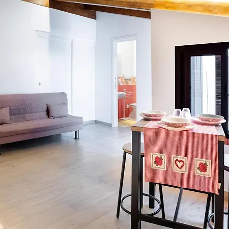 In San Marco Castellabate With Jacuzzi Holiday home San Marco di Castellabate