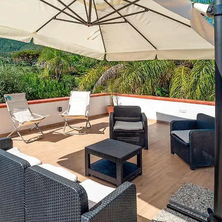 In San Marco Castellabate With Jacuzzi Holiday home San Marco di Castellabate